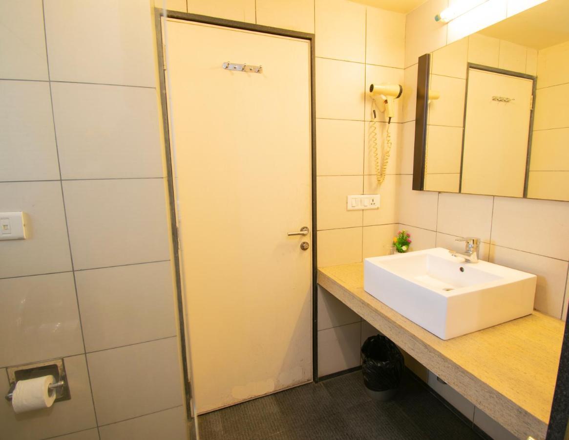 Octave Koregaon Park Pune Exterior foto
