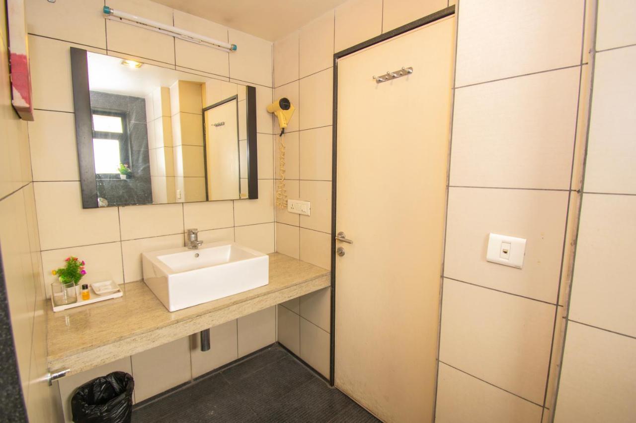 Octave Koregaon Park Pune Exterior foto